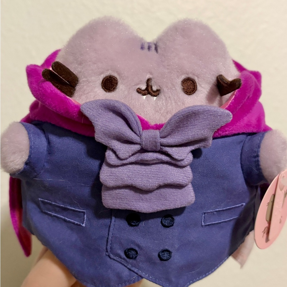 Sold Out Vampuur Pusheen Plush NWT